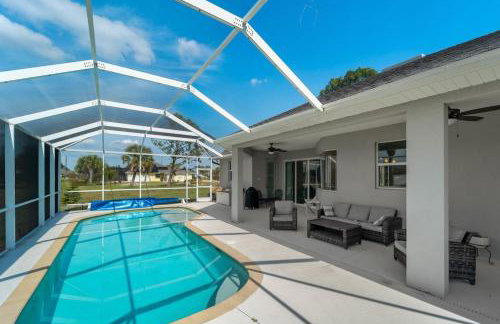 Sun-Soaked & Tranquil Getaway Relaxing Pool Area - Foto 1