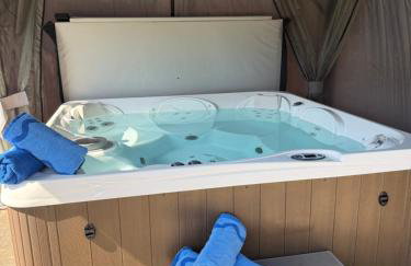 Sapphire Bloom, New Boutique Lake Escape with Hot tub - Foto 21
