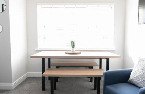 Lovely, comfortable 2-bed Braehead - free parking - Pass the Keys - Foto 5