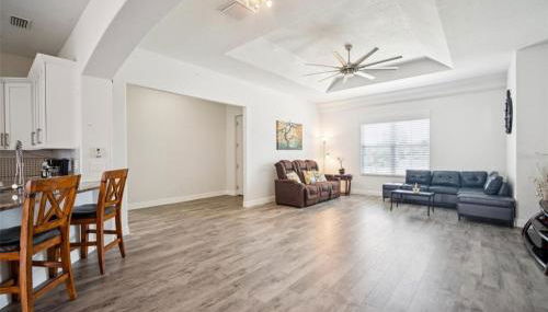 Newer Construction Home in Port Richey 3BR 2BA Bright with High Ceilings, Screened Lanai & Lake View, Fully Furnished, Conveniently Located on a Corner Lot with No Front Neighbors, Short Walk to US-19, Shops & Restaurants - Foto 3