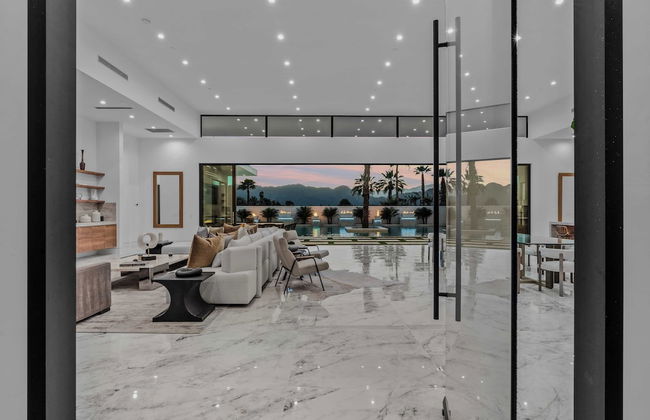 Fine Luxe Retreat w/ Pool & Hot Tub Bravo Villa #15 by Avantstay - Photo 12