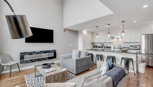 Downtown Delight - Photo 3