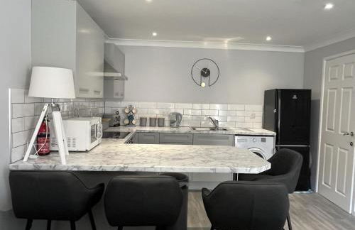 2 Bed Villa Sleeps 4 - Wifi, Garden, Sea Views - Foto 24