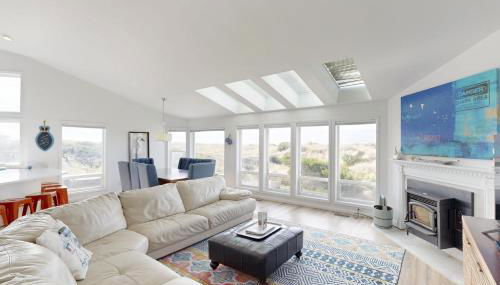 3 Bed 3 Bath Vacation home in Bayshore Beach Club - Photo 3