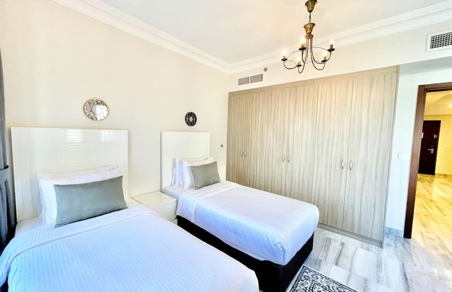 Marbella Executive 2 Bedrooms Balcony - Photo 11