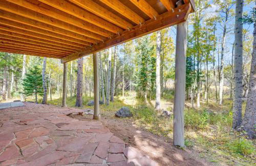 Secluded Log Cabin with Game Room and Forest Views - Foto 35