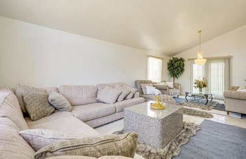 Bay and Hill Views Modern Hercules Home - Foto 6