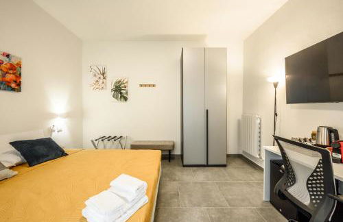 College Suites - Photo 20