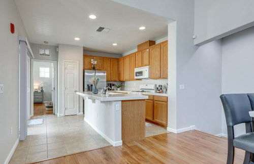 Extended-Stay Ready! Elk Grove Unit with Pool Access - Foto 11
