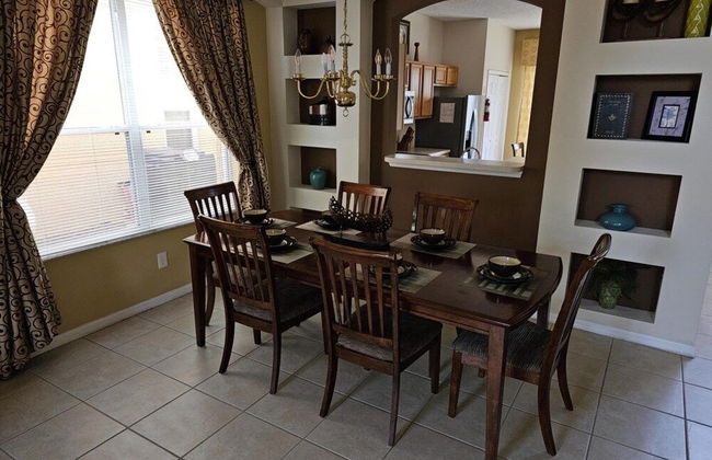 Spacious 7 Br, 4.5 Br Retreat With Pool 7 Bedroom Condo by RedAwning - Foto 23