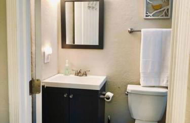 Sunny Guest Suite with large backyard - Pets Welcome - Foto 20