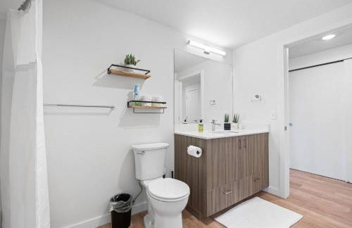 Charming 2BD2BA Apt Near DT-PetFriendlyWiFi - Foto 16