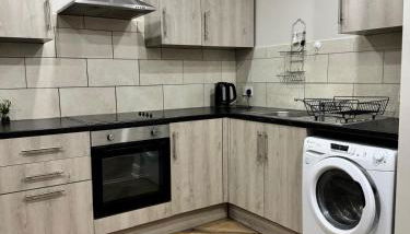 Stylish 2 Bed Apt Near Birmingham - Foto 3