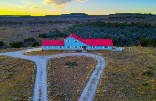 Spacious Getaway about 12 Acres, Views, and Hot Tub! - Foto 38