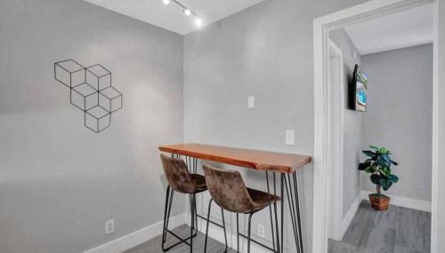 Rustic Retreats Beachy 1BR for 4 guests in the heart of Fort Lauderdale - Foto 5