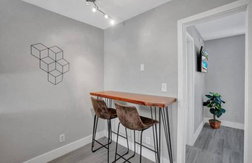 Rustic Retreats Beachy 1BR for 4 guests in the heart of Fort Lauderdale - Foto 5