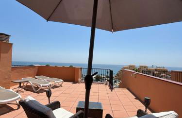 Ático con Vistas al Mar y con Piscina frente a Castillo Sohail - Photo 20