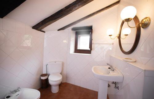 Chapel House of Palacio de Hualle near Comillas - Photo 12
