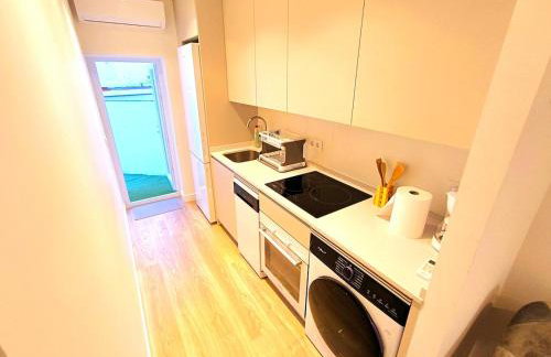 Modern Apartment with Terrace near the Center - Photo 18