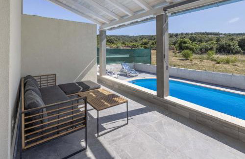 Villa Baras garden - house with pool - Photo 21