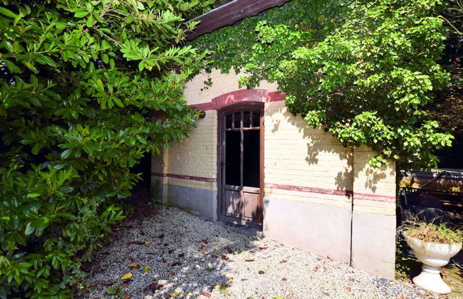 A Beautiful Art Nouveau House With an Enormous Garden - Foto 34