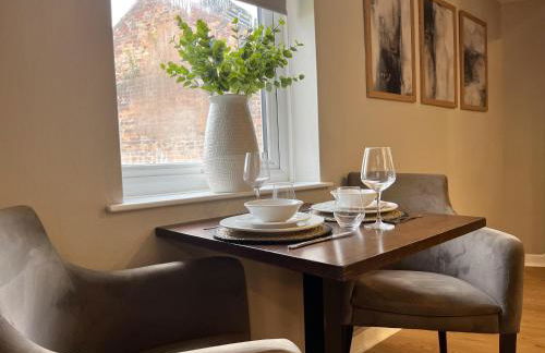 Sleeps 2 -Central Ellesmere -Parking - PetFriendly - Foto 16