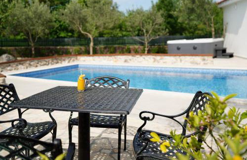 Stone Lady Holiday home with pool&hot tub,sauna,bbq,garden - Foto 26