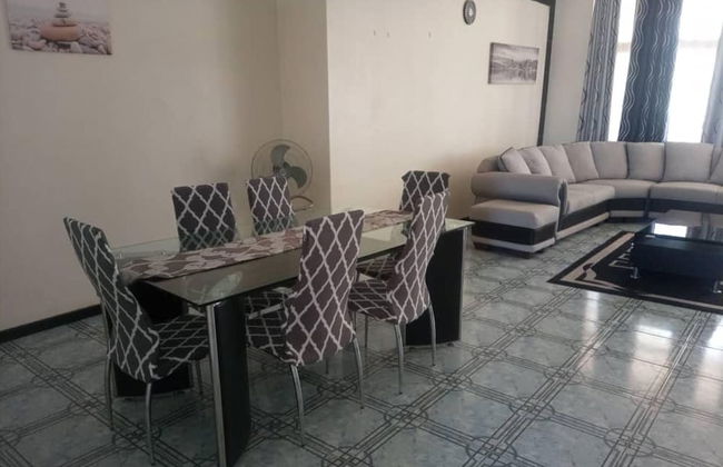 Spacious Executive Holiday Apartment In Bulawayo - Photo 18