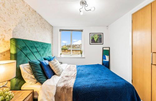 30 percent off! Stylish 2 Bed 2 Bath Abode with Parking - Foto 3