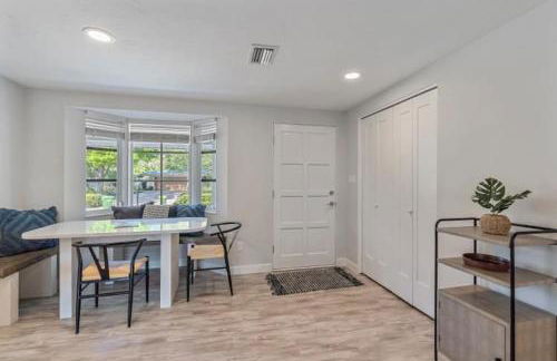 The Wisteria Oasis With heated pool and hot tub - Foto 17