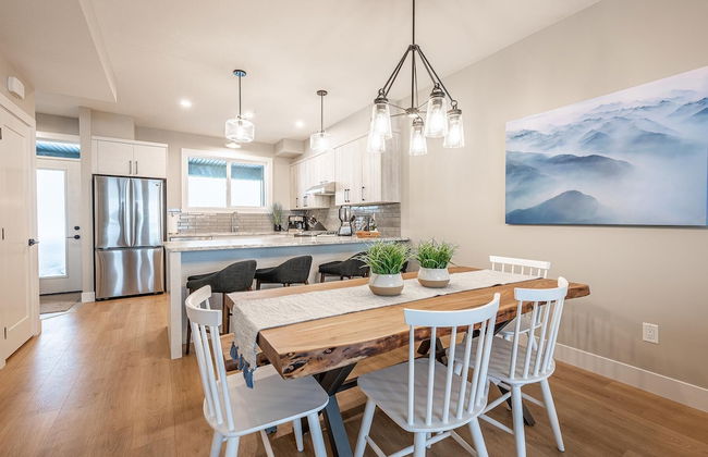 Grizzly Ridge Getaway Brand New, Hot Tub, Sleeps 11 - Photo 28