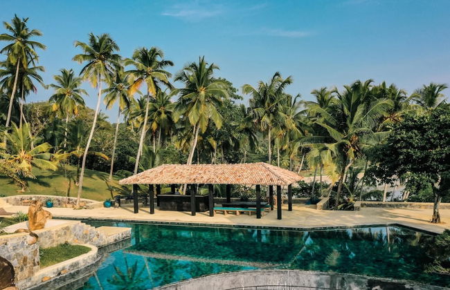 Spectacular Hilltop Beach Villa Located Next To A Surf Break - Photo 3