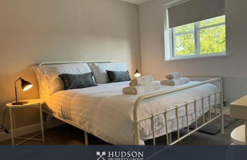 Spacious Townhouse with Garden - Photo 8