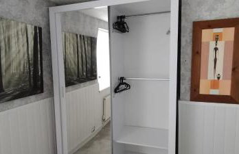 Ladbury House in Walsall near M6, Walsall Uni and Hospital, with free parking and easy access to Birmingham city centre and West Bromwich, only 20 mins to NEC and Birmingham airport, 15 mins to Villa Park, Great for contractors! - Foto 44