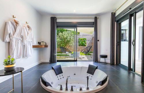 Nuit confort avec Balnéo XXL privative et Climatisation - Photo 17