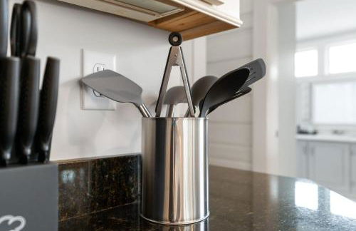 Seaside Serenity Steps to Beach Deck & Porch - Foto 70