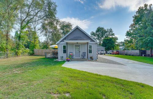 Wayland Retreat with Deck Walk to Downtown! - Foto 29