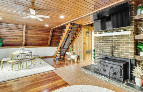 Hot Tub, Fire Pit and Patio A-Frame Stafford Cabin - Foto 5