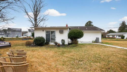 Stylish Hot Tub Retreat with Ping Pong home - Foto 4