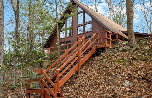 Loft Wood Stove Fire Pit Grill & Deck on Creek - Foto 2