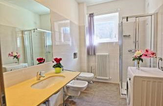 Legnoncino Holiday Home- Lake Como - Photo 13