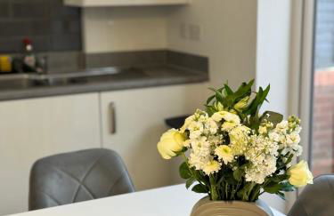 Parkside Luxury 3 bedroom home, 5 min to Ebbsfleet Station and has free Parking - Foto 17