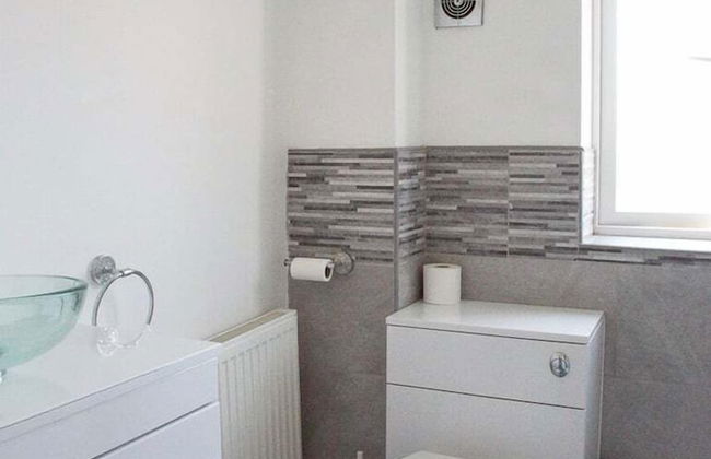 5 Bed Detached House - Sleeps 14 - Photo 43