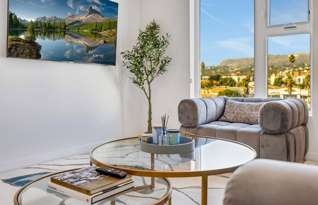 Luxury 3BR Hollywood Sign View by Oneluxstay - Photo 7