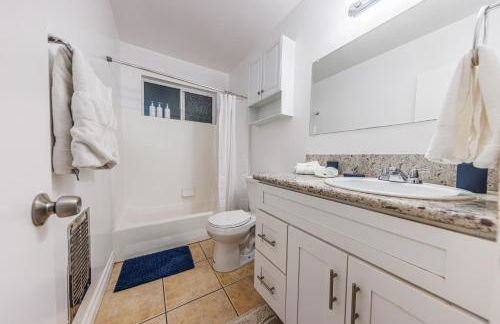 Spacious 2-Bedroom Duplex in Beverly Hills Residential Area - Foto 29