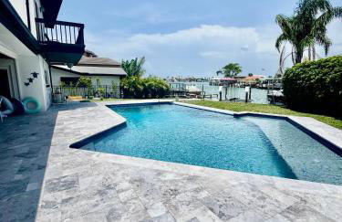 Clearwater Beach Waterfront Modern Villa 4BD 2BIG OPEN LOFT 4BT with Pool Boat Deck Sleep 15 - Foto 5