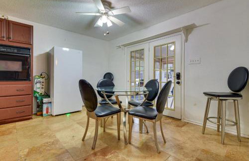 Family-Friendly Arlington Home with Private Yard! - Foto 11