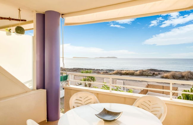 Pretty Holiday Home in Sant Josep de Sa Talaia near Sea - Foto 1