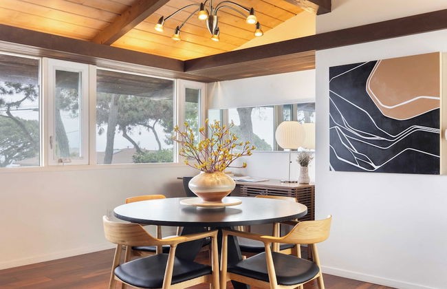 La Jolla Mid-century by Avantstay Private Pool, Outdoor Living + Ocean Views - Photo 18