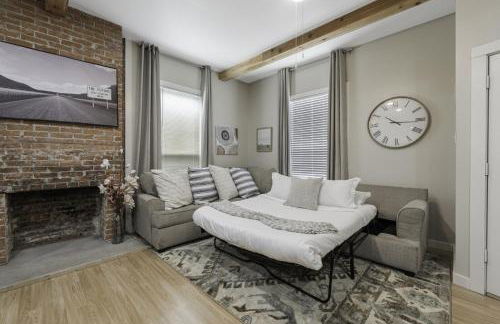 Stockyards- 4min Pet Friendly 3BR Luxe Gem - Foto 26